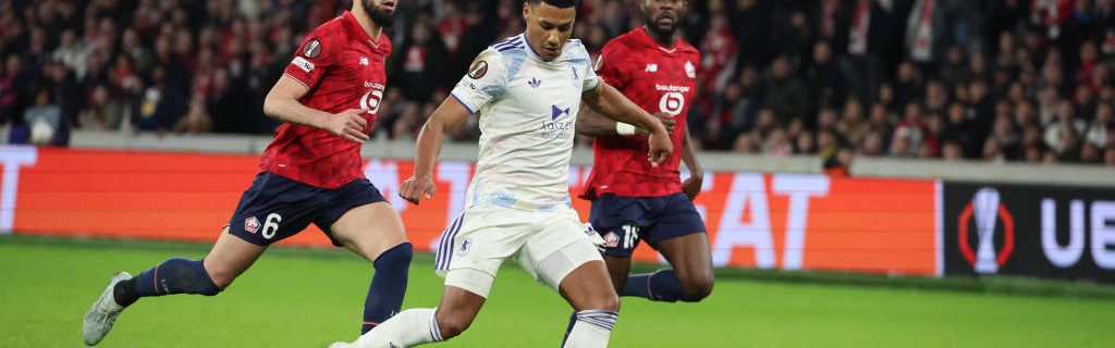 内维尔警告：维拉面临欧冠资格危机，埃梅里能否逆转颓势？