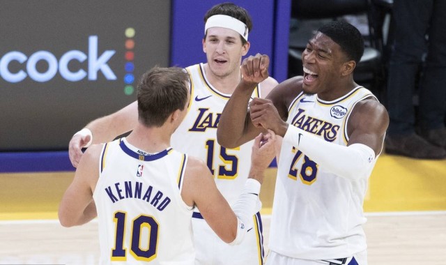 东契奇35分唐斯25+16 湖人胜尼克斯