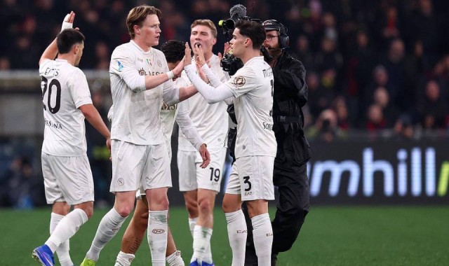 意甲焦点战：少一人那不勒斯逆转3-2 曼联双星爆发霍伊伦双响助胜