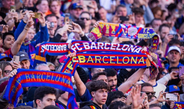 巴萨 3-0 大胜莱万特，重回西甲榜首续写争冠传奇