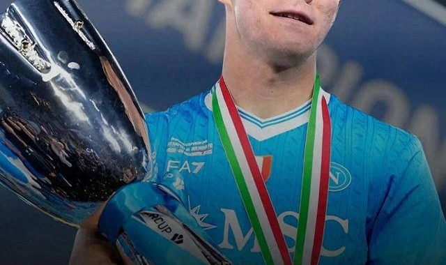 曼联夏季转会窗口第二人确认离队！那不勒斯官宣买断霍伊伦德，转会细节曝光